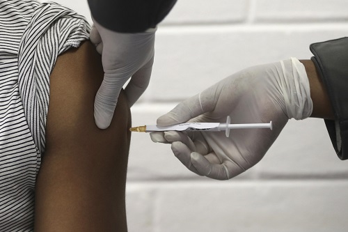 영국 아스트라제네카 코로나19 백신 승인절차, "12월 접종 가능"