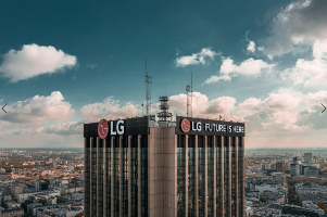 LG그룹, 폴란드 수도 바르샤바 초고층건물에 대형 옥외광고 설치