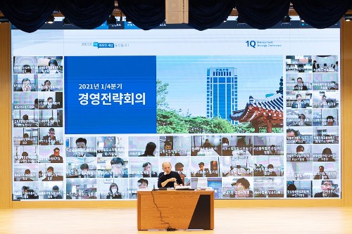 전북은행 비대면 경영전략회의, <a href='https://www.businesspost.co.kr/BP?command=article_view&num=154543' class='human_link' style='text-decoration:underline' target='_blank'>임용택</a> "창조적 사고와 발상 전환"