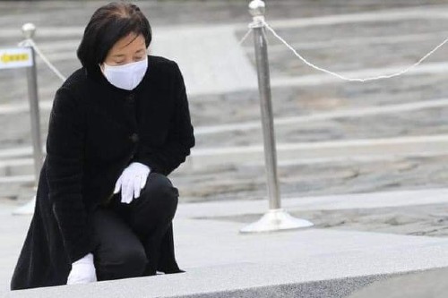서울시장 출마 박영선 노무현 묘역 참배, “깨어있는 시민 잊지 않겠다”