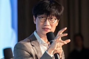 이해진, 네이버 임직원 간담회에서 "글로벌 전략 2주 뒤 말하겠다"