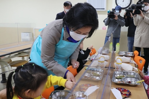 서울시장 선거판세 불리해진 박영선, 지역별 맞춤공약으로 바닥 훑어 