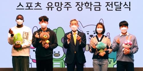 KB금융그룹 스포츠 유망주 후원, 윤종규 