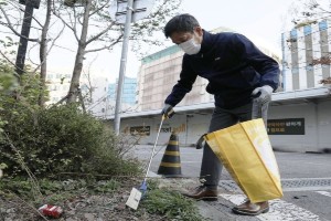 정용진 쓰레기 줍는 '플로깅 챌린지' 참여, 다음 참여자로 야구팬 지명 