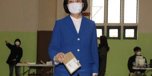 박영선 종로에서 사전투표, “확실히 다른 부동산정책  펼치겠다”