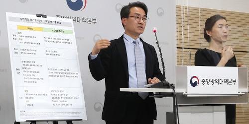 아스트라제네카 코로나19 백신 접종 재개, 30세 미만에게는 접종 제외