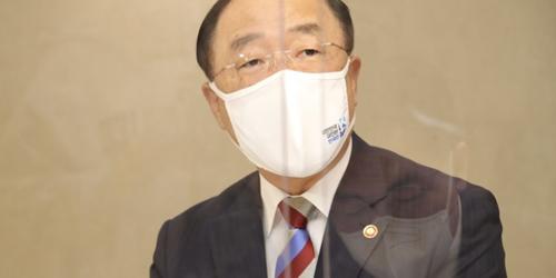 홍남기 “토지주택공사 혁신안 5월 발표, 부동산정책 놓고 당정협의”