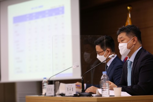 한국개발연구원 경제성장률 전망치 3.8%로 상향, "내수 여전히 부진"