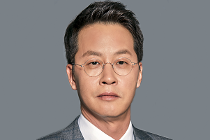 롯데카드 매력적 탈바꿈 성과, <a href='https://www.businesspost.co.kr/BP?command=article_view&num=320916' class='human_link' style='text-decoration:underline' target='_blank'>조좌진</a> MBK파트너스 재신임 파란불 