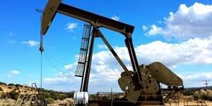 국제유가 급락, 코로나19 변이 확산과 산유국 감산완화 합의 영향