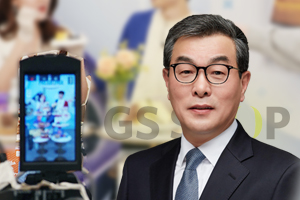 GS홈쇼핑 라이브커머스 힘실어, 모바일에 강한 <a href='https://www.businesspost.co.kr/BP?command=article_view&num=300777' class='human_link' style='text-decoration:underline' target='_blank'>김호성</a> 1위 지키기