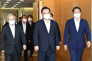 최태원 "코로나19로 시장과 기술 판도 크게 바뀌어, 새 시대 대비해야"