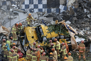 광주 재개발 철거현장 5층 건물 무너져, 시내버스 탑승자 9명 사망