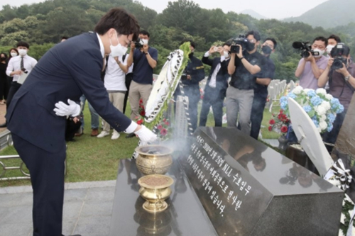 이준석, 대전현충원 찾아 "보훈문제 적극적 해결 못 해 사과드린다"