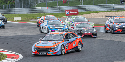 현대차, 뉘르부르크링 24시 내구레이스에서 아반떼 고성능차로 우승