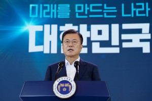 문재인 한국판 뉴딜에 휴먼뉴딜 더해, 총투자규모를 220조로 키워 