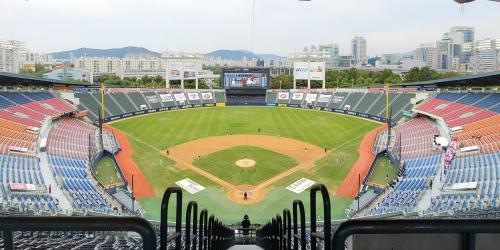 KBO, 코로나19 재확산에 프로야구 리그 처음으로 중단