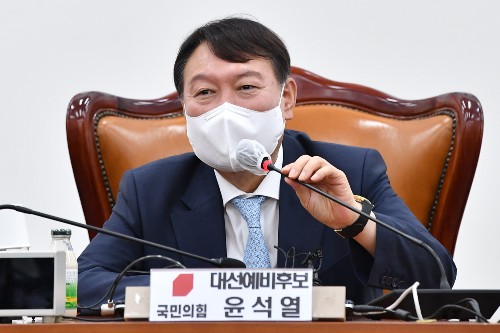 윤석열 국민의힘 초선 의원 만나, "대선출마는 개인적으로 불행한 일"