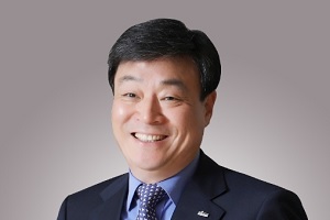 신한자산운용 상장지수펀드 공략 강화, <a href='https://www.businesspost.co.kr/BP?command=article_view&num=262159' class='human_link' style='text-decoration:underline' target='_blank'>이창구</a> ESG테마 앞세워 차별화 