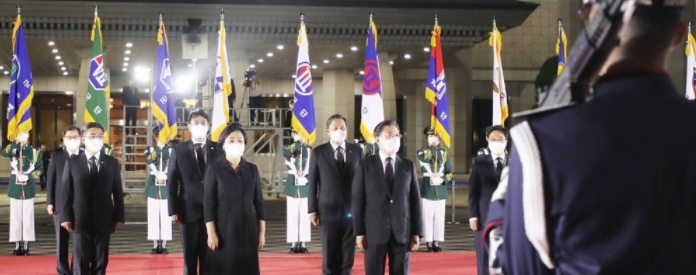 문재인 "홍범도 장군 떠나 고려인 섭섭함은 당연, 묘역 공원화 만전"