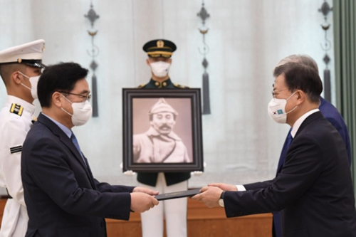 문재인, 홍범도 장군에 최고등급 건국훈장 대한민국장 추서