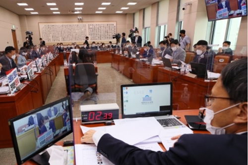 언론중재법 개정안 25일 새벽 국회 법사위 통과, 민주당 단독처리