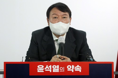 윤석열 ‘고발청부’ 돌파할 수 있나, 이명박 BBK 때와 너무 다르다 