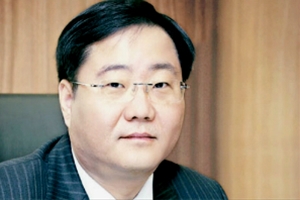 KCC 회장 <a href='https://www.businesspost.co.kr/BP?command=article_view&num=331013' class='human_link' style='text-decoration:underline' target='_blank'>정몽진</a>, 차명회사 누락혐의 재판에서 "고의 없었다" 부인 