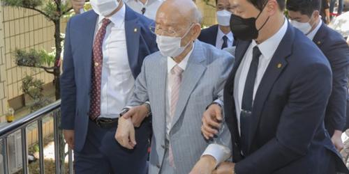 혈액암 진단받은 전두환, 세브란스병원에서 퇴원해 자택으로 돌아가