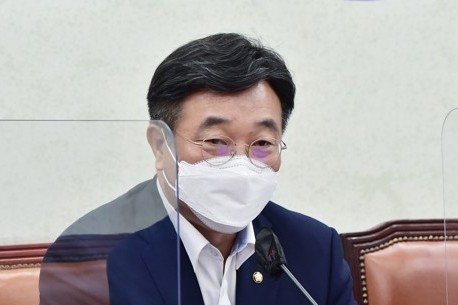 윤호중 "윤희숙 사직안 처리 반대 안 해, 의원들 양식에 맡길 사안"