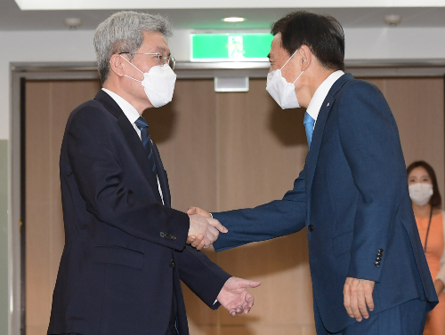 이주열 고승범 만나, 한국은행과 금융위 정책공조에 힘 합치기로 