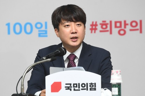 <a href='https://www.businesspost.co.kr/BP?command=article_view&num=336862' class='human_link' style='text-decoration:underline' target='_blank'>이준석</a> 국민의힘 대표 취임 100일, "불가역적 정치개혁으로 대선 승리"