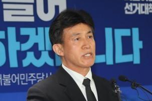 <a href='https://www.businesspost.co.kr/BP?command=article_view&num=337845' class='human_link' style='text-decoration:underline' target='_blank'>이재명</a> 캠프 최배근 "한국은행은 고용안정 중심 통화정책 구사해야"