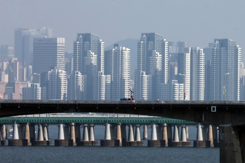 서울 아파트 매수심리 9주째 하락, 강남 포함 동남권도 떨어져 