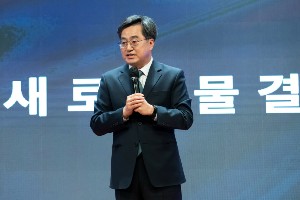 김동연 민주당 경기지사 후보로 확정, 국민의힘 김은혜와 맞대결