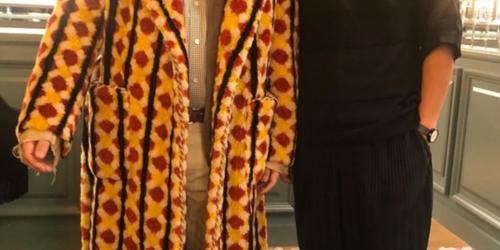 신동빈 구찌 매장 방문 때 신은 신발은 친환경운동화로 9만7천 원짜리