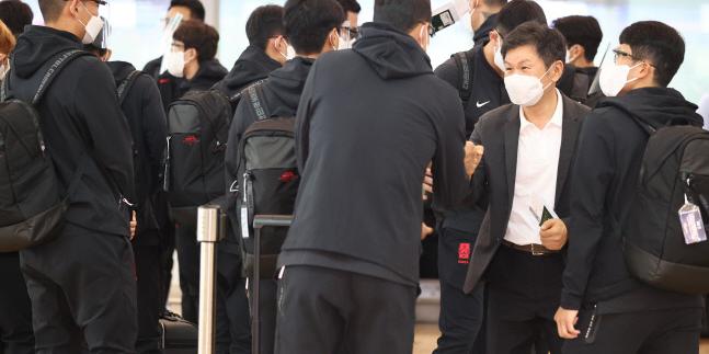 정몽규, 축구대표팀 월드컵 최종예선 이란 원정길에 전세기로 동행 