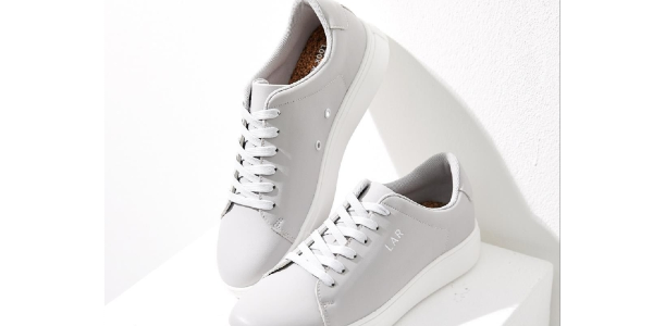 세븐일레븐, 롯데 회장 신동빈이 신은 친환경브랜드 운동화 한정판매