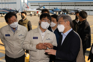 이재명 한국항공우주산업 방문, "대통령 밑 우주전략본부 설치해 지원"