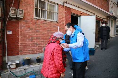 우리카드 사장 김정기, 임직원과 저소득층에 김장김치 나누기 참여