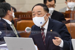 홍남기 "이번 정부 임기 안에  CPTPP 가입신청서 제출이 목표"