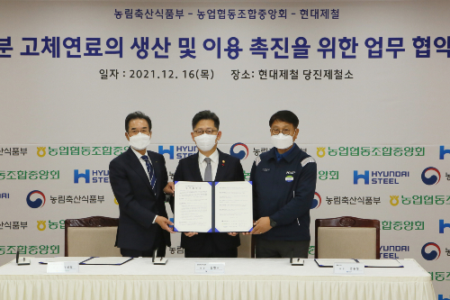 농협중앙회 가축분뇨 고체연료화 사업 추진, <a href='https://www.businesspost.co.kr/BP?command=article_view&num=298550' class='human_link' style='text-decoration:underline' target='_blank'>이성희</a> “화석연료 대체”