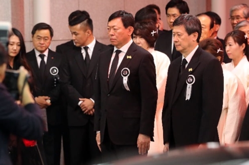 한국 롯데그룹에서 발 빼는 신동주, 일본에서도 반전 노리기 쉽지 않아