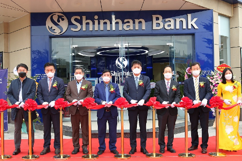 신한베트남은행 꿰보지점과 통녓지점 개점, "베트남 외국계은행 1위"