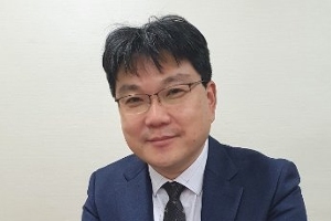 큐라클 황반변성 치료제 임상3상 채비, 유재현 세계 최초 먹는 약 도전