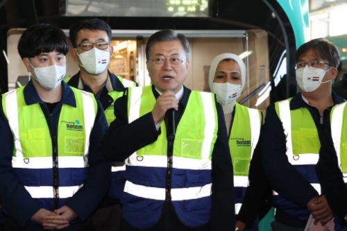 문재인 현대로템이 수주한 카이로 메트로 열차 시승, “정부 적극 지원"