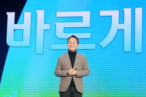 [오늘Who] 진옥동의 '사이먼 시넥' 사랑, 신한은행에 '골든써클'을