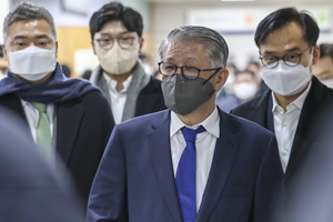 SK네트웍스 전 회장 최신원, 1심에서 징역 2년6개월 선고받아