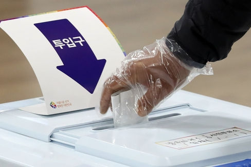 코로나19 확진자도 대선 당일 투표 가능, 관련 개정안 법안소위 통과