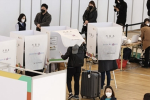 대선 사전투표 첫날 투표율 17.57%, 19대 대선보다 크게 높아져